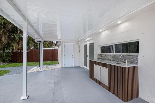 5814 Atlanta St, Hollywood, FL 33021