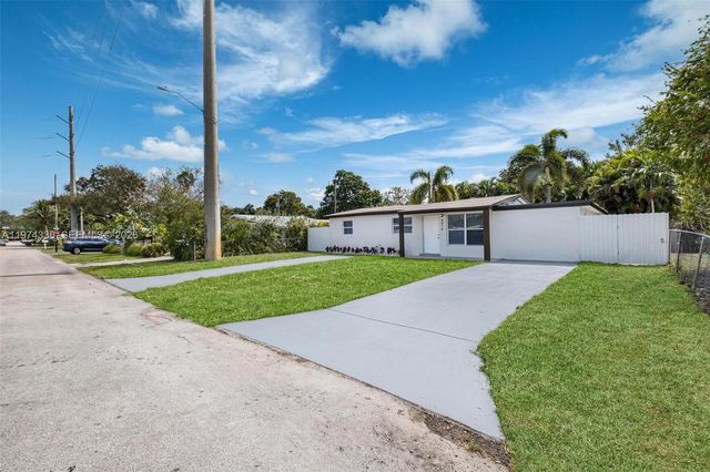 5814 Atlanta St, Hollywood, FL 33021