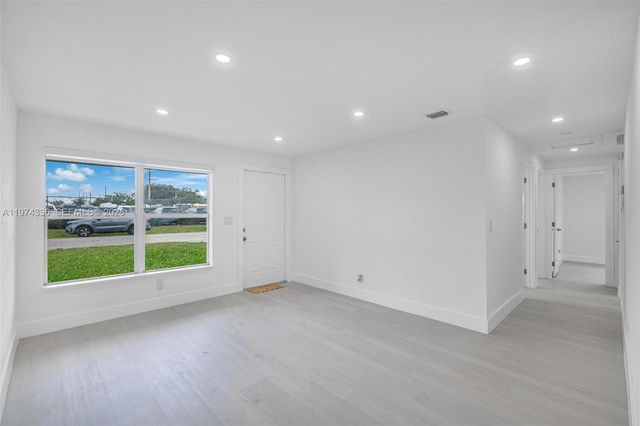 5814 Atlanta St, Hollywood, FL 33021