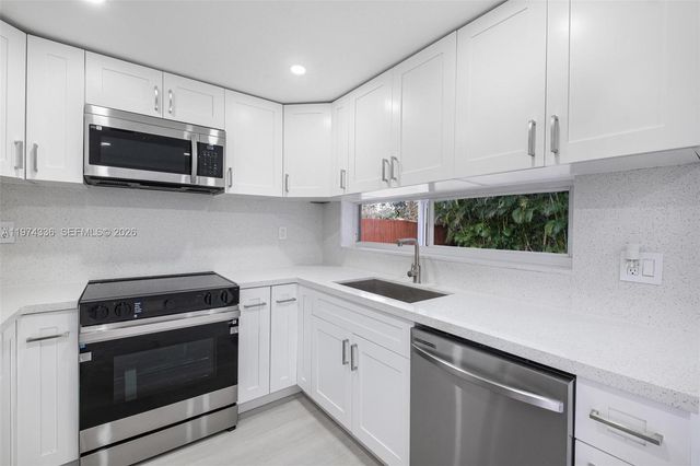 5814 Atlanta St, Hollywood, FL 33021