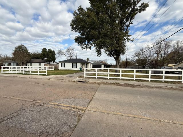 1305 Jackson Avenue, Pasadena, TX 77506