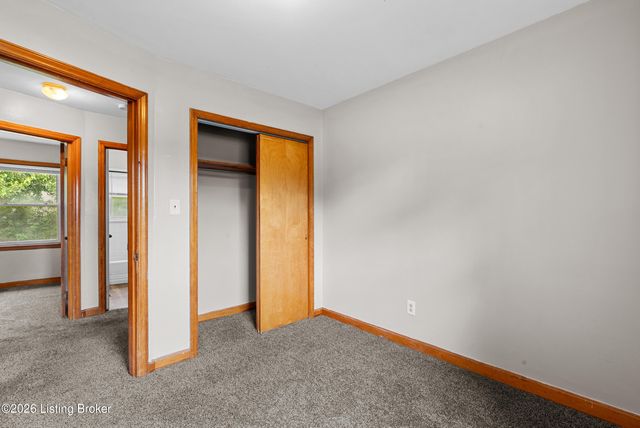2011 Nocturne Dr, Louisville, KY 40272