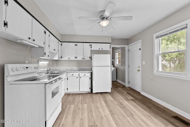 2011 Nocturne Dr, Louisville, KY 40272