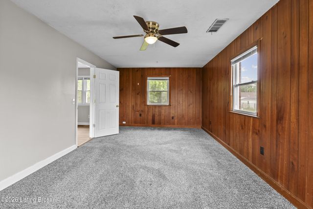 2011 Nocturne Dr, Louisville, KY 40272
