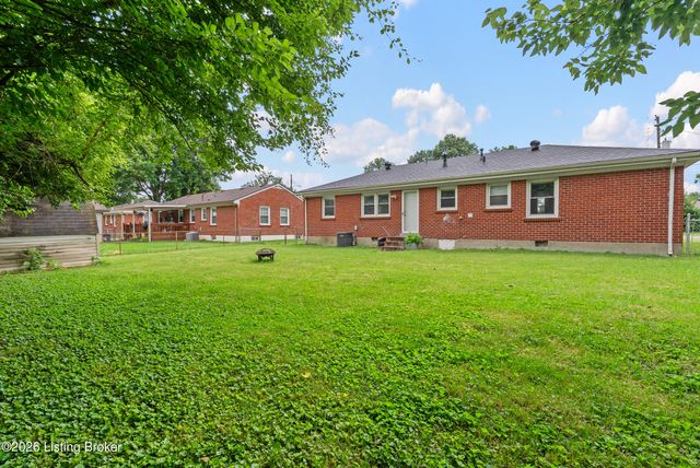 2011 Nocturne Dr, Louisville, KY 40272