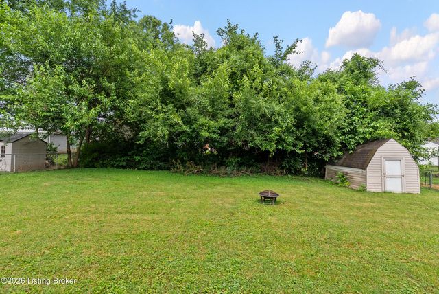 2011 Nocturne Dr, Louisville, KY 40272