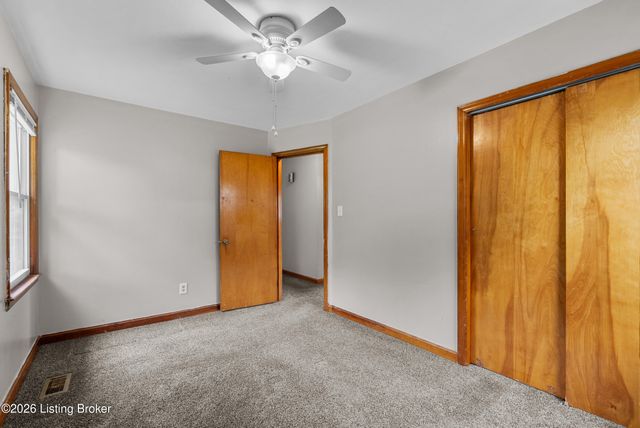 2011 Nocturne Dr, Louisville, KY 40272