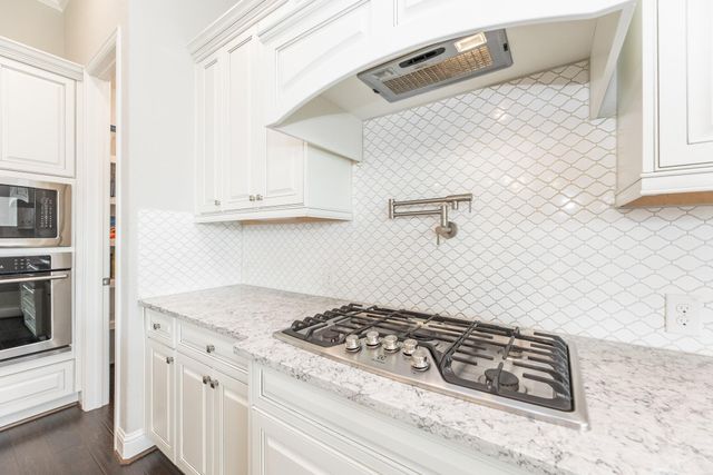 5958 Arcola Meadow Court, Houston, TX 77059