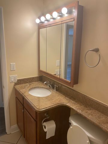 650 Perrie Drive 304, Elk Grove Village, IL 60007