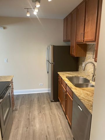 650 Perrie Drive 304, Elk Grove Village, IL 60007