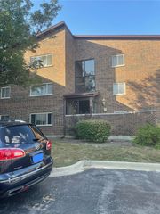 650 Perrie Drive 304, Elk Grove Village, IL 60007