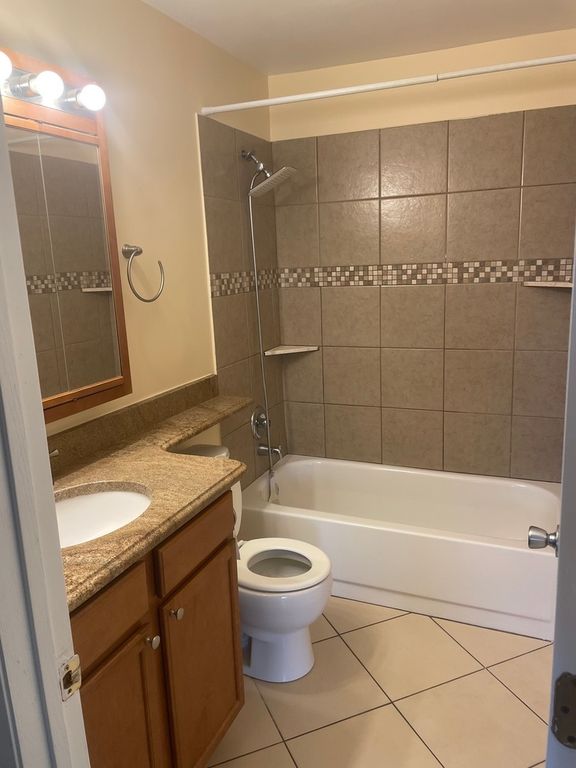 650 Perrie Drive 304, Elk Grove Village, IL 60007 — photo 4