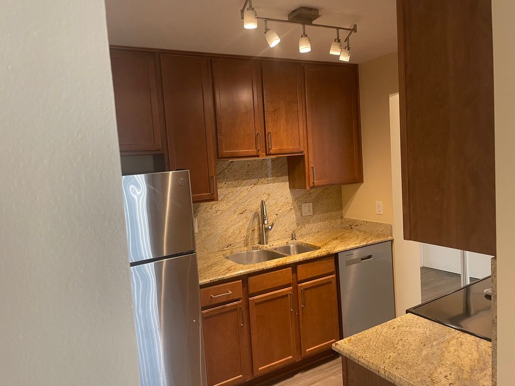 650 Perrie Drive 304, Elk Grove Village, IL 60007 — photo 3