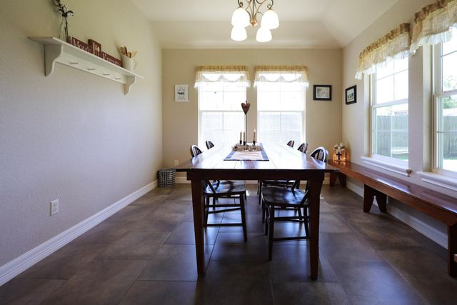 2250 Lake Forrest Drive, West Columbia, TX 77486