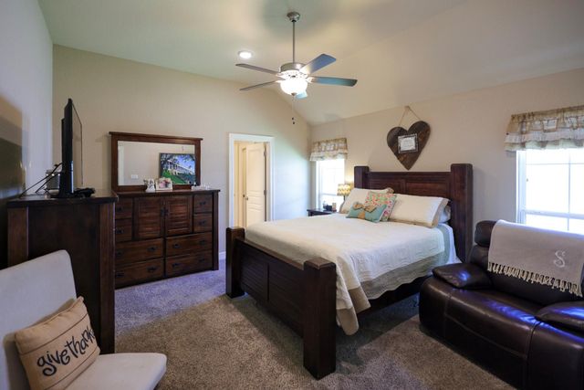 2250 Lake Forrest Drive, West Columbia, TX 77486