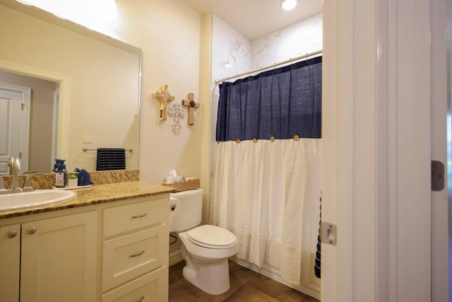 2250 Lake Forrest Drive, West Columbia, TX 77486