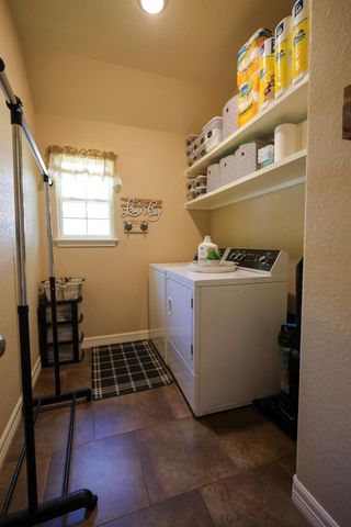 2250 Lake Forrest Drive, West Columbia, TX 77486