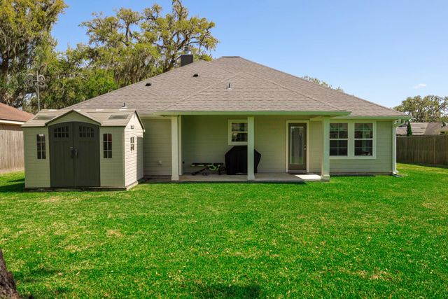 2250 Lake Forrest Drive, West Columbia, TX 77486