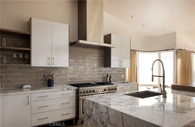 52 N Portola, Laguna Beach, CA 92651