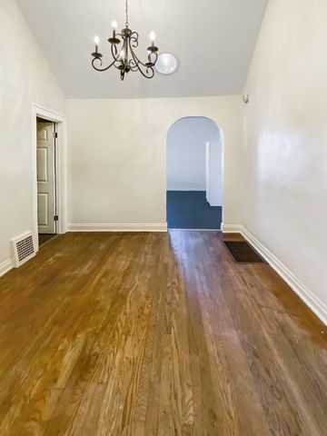 11 S Lake Avenue, Fox Lake, IL 60020