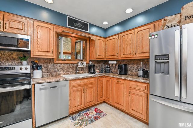 1201 HAWTHORNE Avenue, Pekin, IL 61554