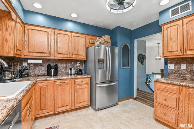1201 HAWTHORNE Avenue, Pekin, IL 61554