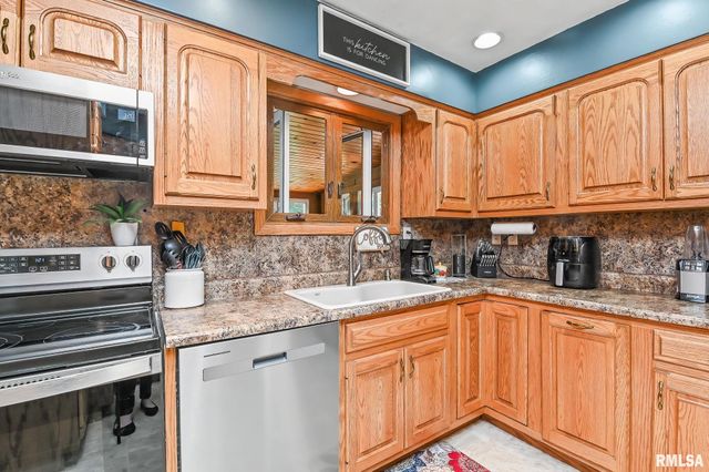 1201 HAWTHORNE Avenue, Pekin, IL 61554