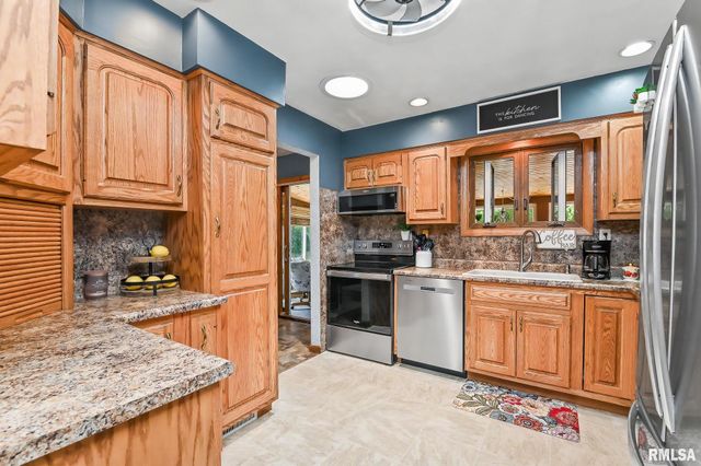 1201 HAWTHORNE Avenue, Pekin, IL 61554
