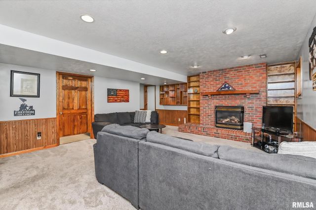 1201 HAWTHORNE Avenue, Pekin, IL 61554