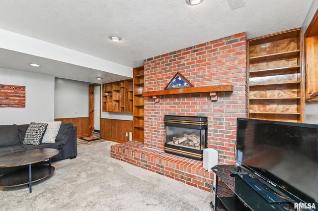 1201 HAWTHORNE Avenue, Pekin, IL 61554