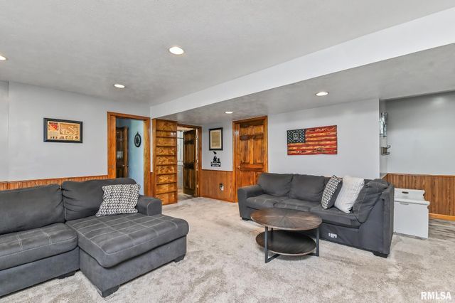 1201 HAWTHORNE Avenue, Pekin, IL 61554