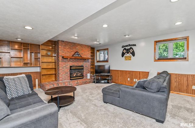 1201 HAWTHORNE Avenue, Pekin, IL 61554