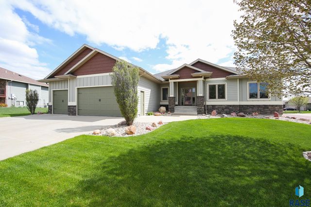 8201 E Arctic Willow Cir Circle, Sioux Falls, SD 57110