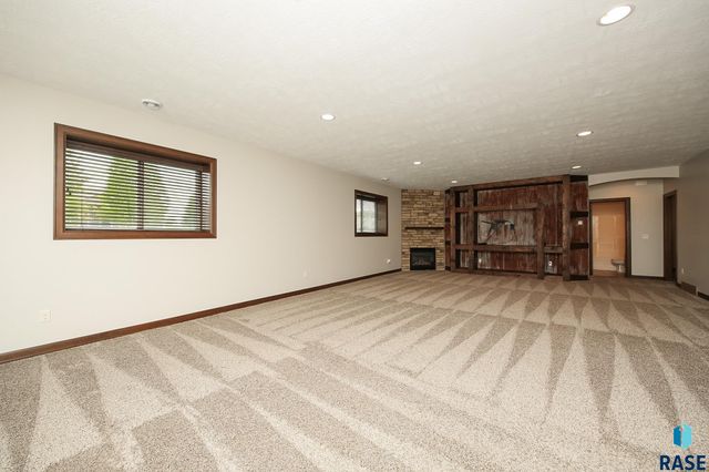 8201 E Arctic Willow Cir Circle, Sioux Falls, SD 57110