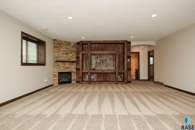 8201 E Arctic Willow Cir Circle, Sioux Falls, SD 57110