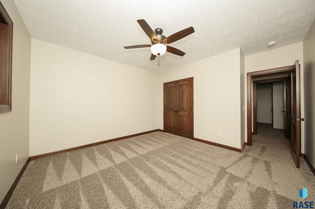 8201 E Arctic Willow Cir Circle, Sioux Falls, SD 57110