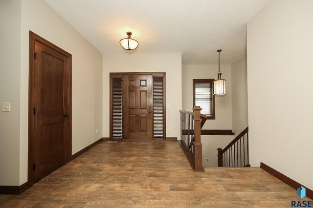 8201 E Arctic Willow Cir Circle, Sioux Falls, SD 57110