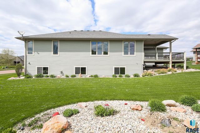 8201 E Arctic Willow Cir Circle, Sioux Falls, SD 57110