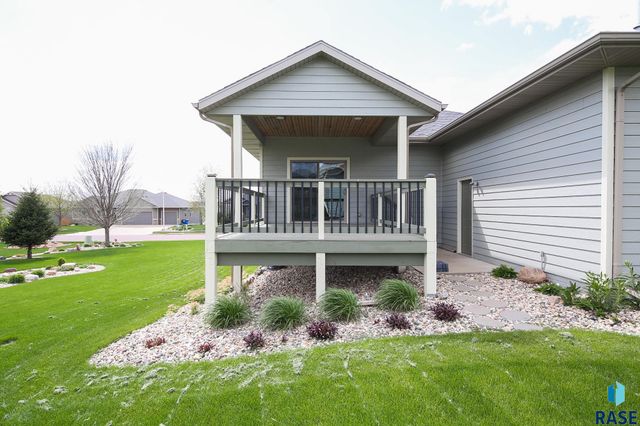 8201 E Arctic Willow Cir Circle, Sioux Falls, SD 57110