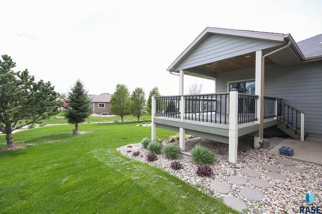 8201 E Arctic Willow Cir Circle, Sioux Falls, SD 57110
