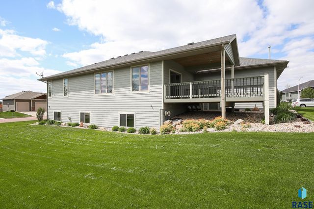 8201 E Arctic Willow Cir Circle, Sioux Falls, SD 57110