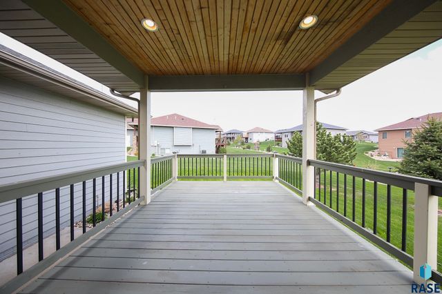 8201 E Arctic Willow Cir Circle, Sioux Falls, SD 57110