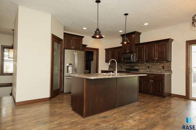 8201 E Arctic Willow Cir Circle, Sioux Falls, SD 57110