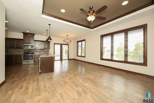 8201 E Arctic Willow Cir Circle, Sioux Falls, SD 57110