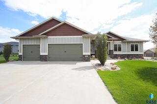 8201 E Arctic Willow Cir Circle, Sioux Falls, SD 57110