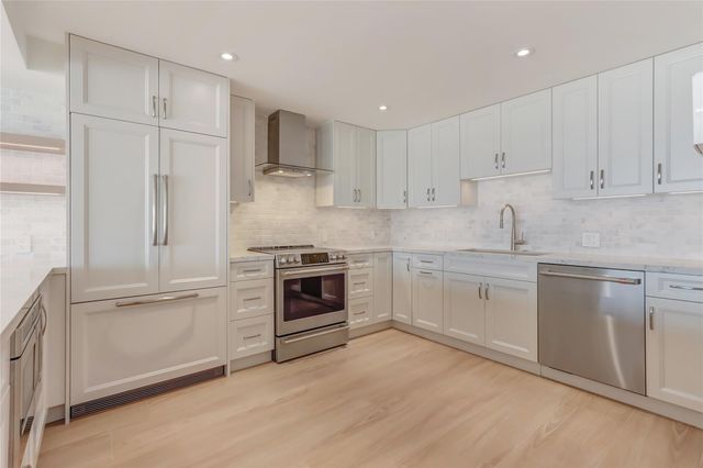 1710 S Ocean Lane 202, Fort Lauderdale, FL 33316