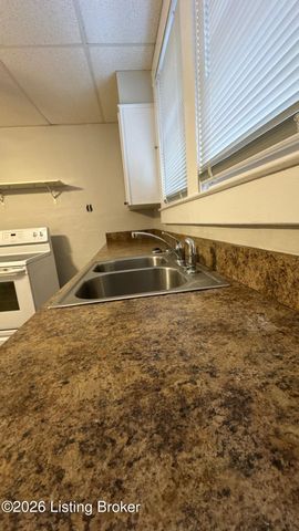 535 Warnock St, Louisville, KY 40217