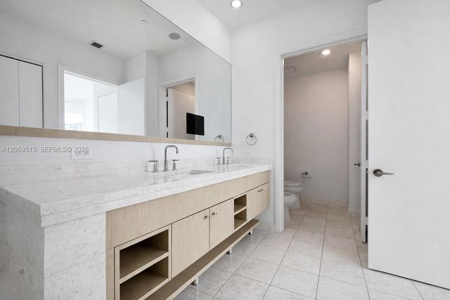 900 Brickell Key Blvd 2405, Miami, FL 33131