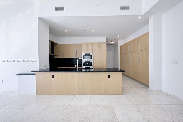 900 Brickell Key Blvd 2405, Miami, FL 33131