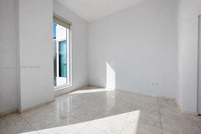 900 Brickell Key Blvd 2405, Miami, FL 33131